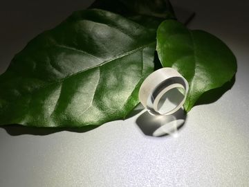 Bom preço vidro feito sob encomenda da safira da espessura de 5mm com furo para a peça do conjunto do equipamento on-line